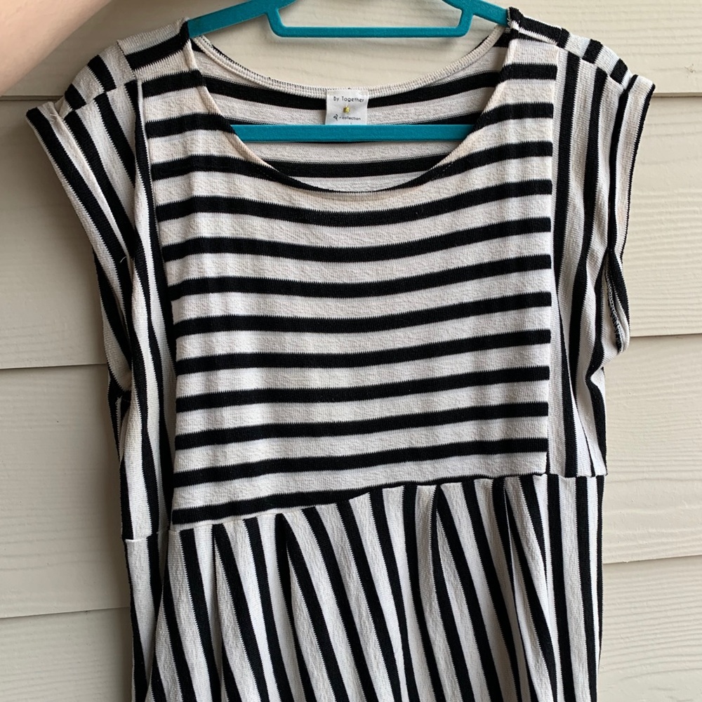 Striped black and white top